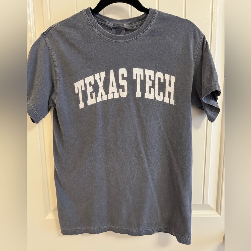 Comfort colors Texas Tech t shirt. Dark Grey size S